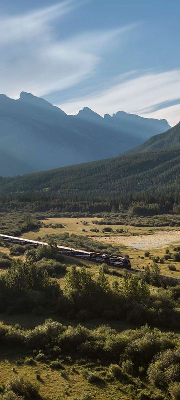 canada rocky mountaineer vermilion lakes rm