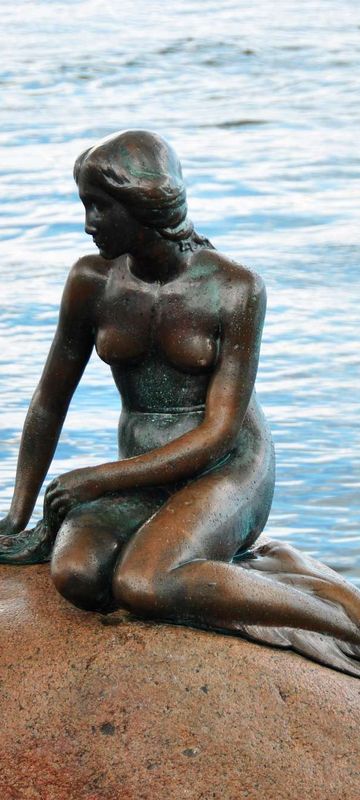 denmark copenhagen little mermaid statue astk
