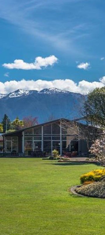 distinction te anau hotel and villas exterior