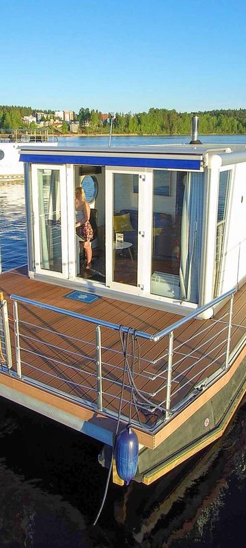 finland standard houseboat exterior