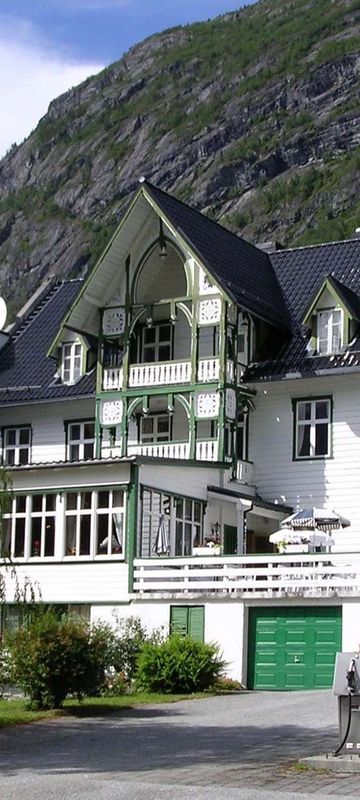 fjords hotel hjelle exterior