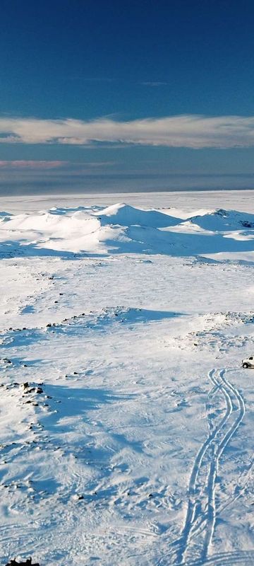 iceland aerial view over eyjafjallajokull with superjeep sca