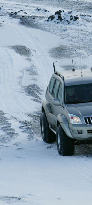 iceland highlands superjeep on glacier rth