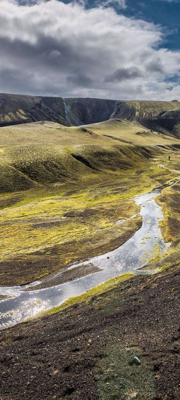 iceland landmannalaugar view over valley rth