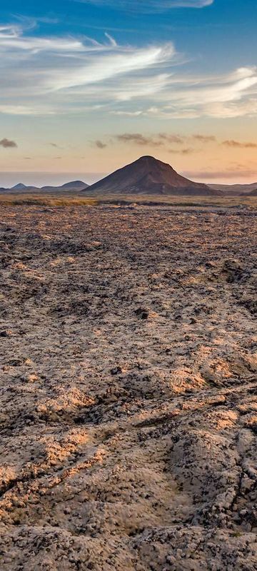 iceland reykjanes peninsula volcanic landscape rth