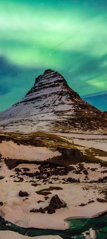 iceland snaefellsnes kirkjufell bright aurora istk