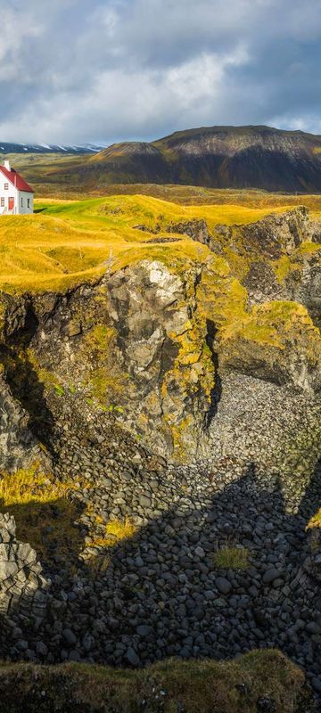 iceland snaefellsnes peninsula house by cliffs arnarstapi istk