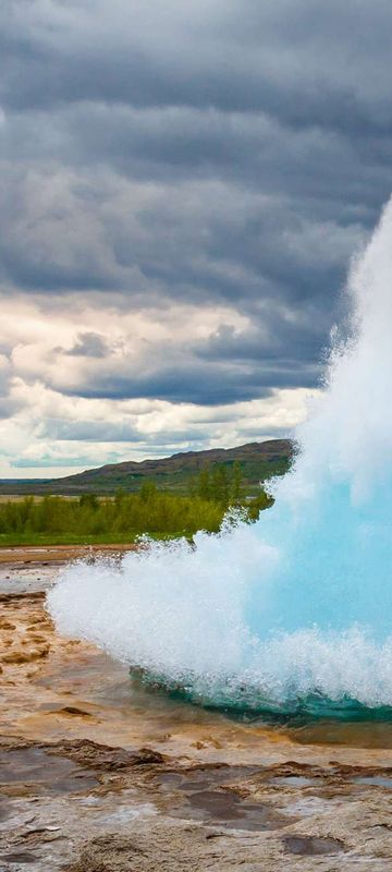 iceland south west strokkur geysir grey sky istk 1