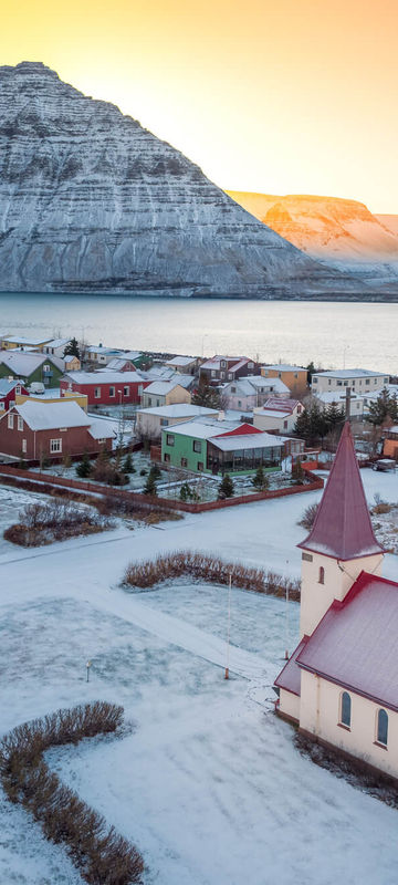 iceland-west-fjords-flateyri-winter-rth