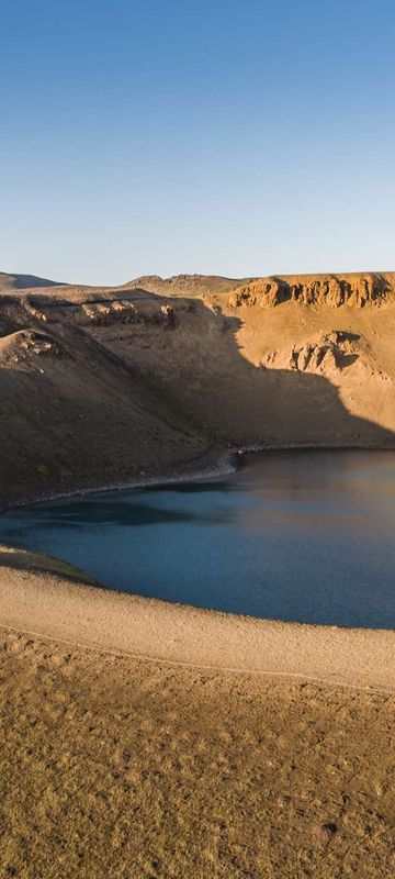 icelandic highlands walking around explosion crater askja rth