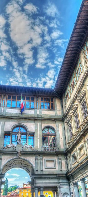 italy florence uffizi gallery courtyard astk