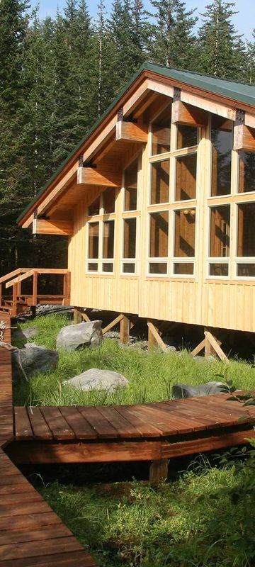 kenai fjords glacier lodge exterior