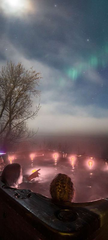 malangen resort hot tub aurora watching