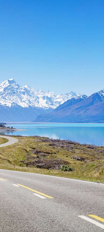 Lake Pukaki and the road to Mt Cook