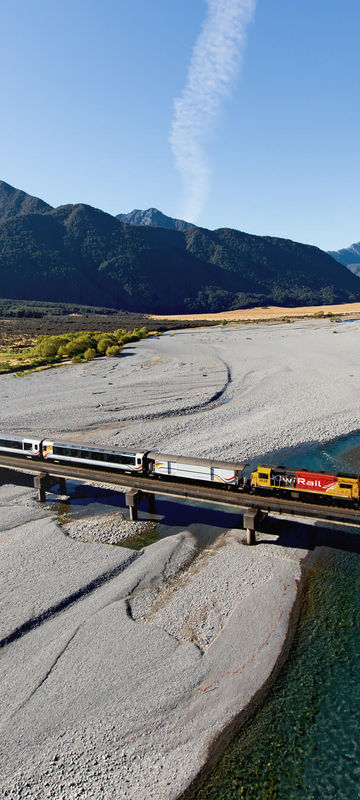 new zealand tranzalpine train over waimakariri bridge gjnz