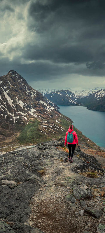 norway hiking besseggen ridge istk
