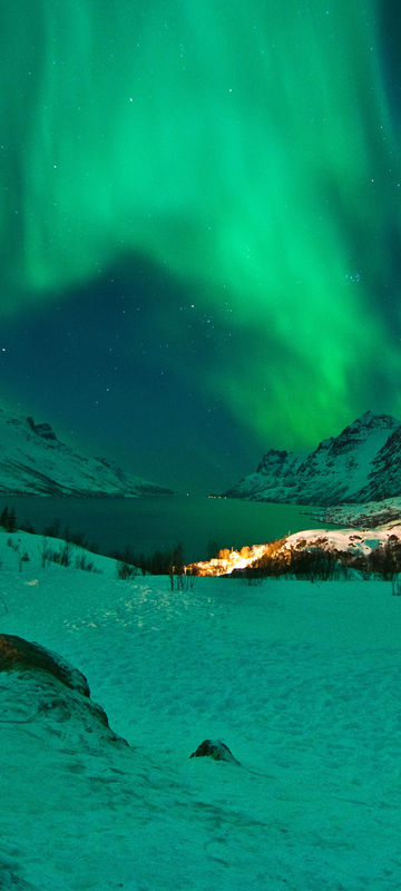 norway northern aurora over tromso surrounds istk