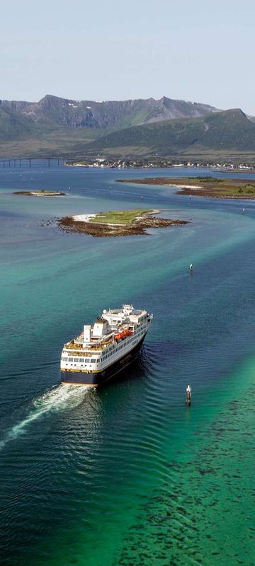 norwegian coastal voyage lofoten havila