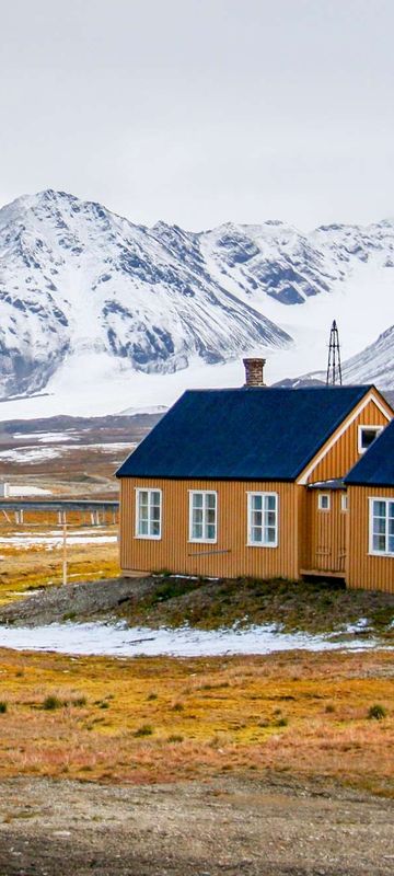 spitsbergen ny alesund huts istk