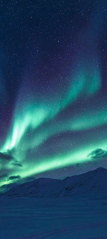 svalbard aurora sky hurtigruten ac