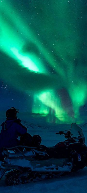 svalbard electric snowmobile aurora sky a hurtigruten ac