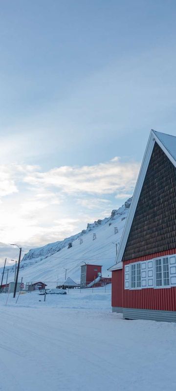svalbard longyearbyen church winter istk