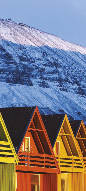 svalbard longyearbyen coloured houses nordnorge