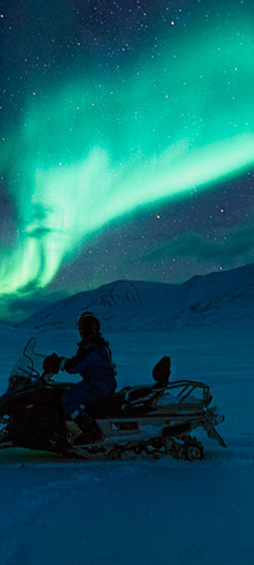 svalbard northern lights snowmobile safari htgrtn