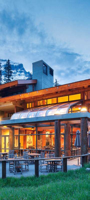 moraine-lake-lodge-exterior-twilight