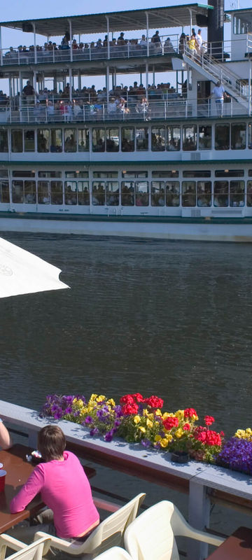 alaska-fairbanks-chena-river-boat-view