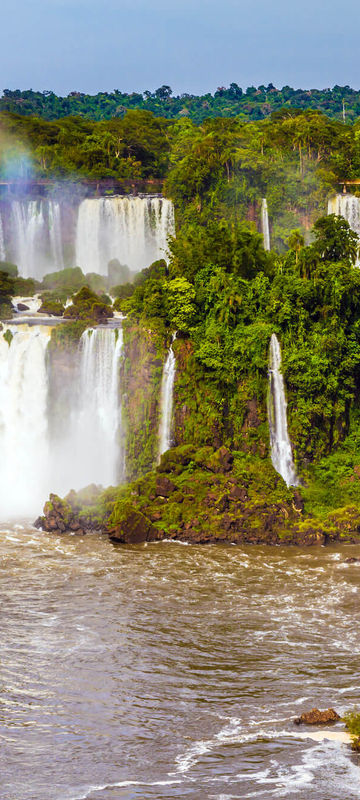 brazil-iguazu-falls-istk