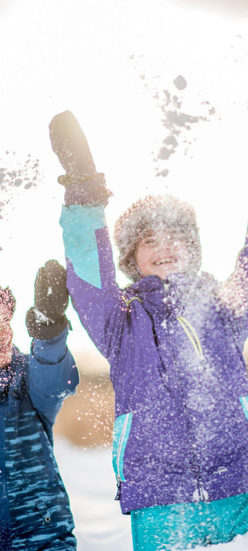 children-playing-in-snow-istk