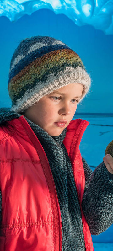 iceland-reykjavik-child-in-perlan-museum