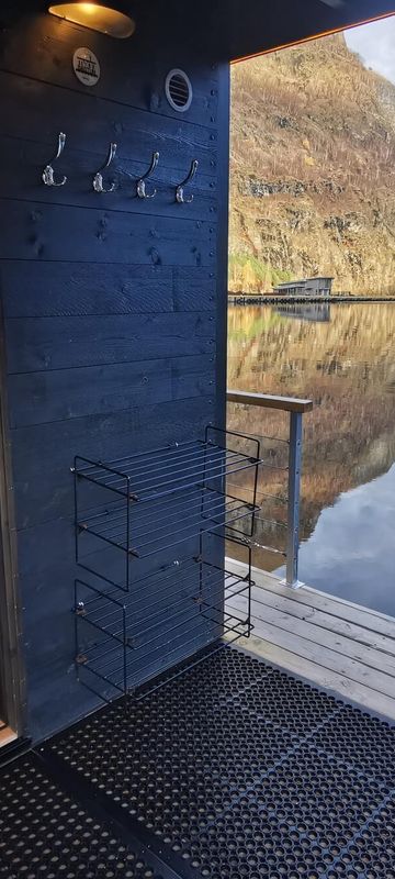 norway-aurlandsfjord-fjord-sauna-inside