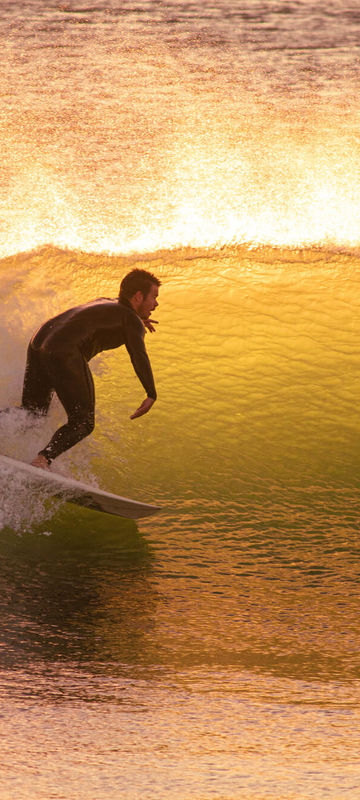 new-zealand-taranaki-surfer-at-back-beach-tb