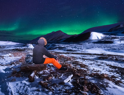 svalbard aurora with person istk