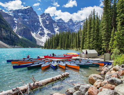 moraine-lake-lodge-canoe-dock