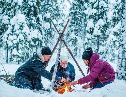 swedish-lapland-icehotel-wilderness-experience-campfire-ak