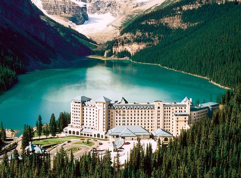 alberta fairmont chateau lake louise hotel exterior view