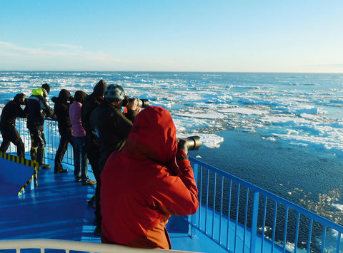 arctic spitsbergen photographing sea ice from deck pq