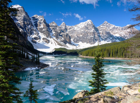 canada alberta moraine lake valley 10 peaks winter istk