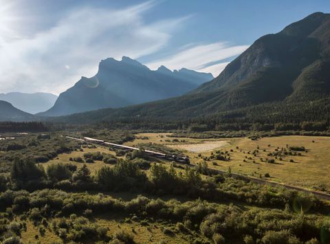 canada rocky mountaineer vermilion lakes rm
