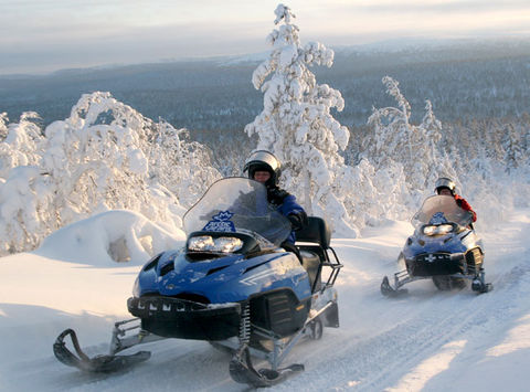 finnish lapland snowmobiling2 vf