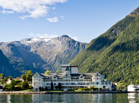 fjords kviknes hotel stunning location