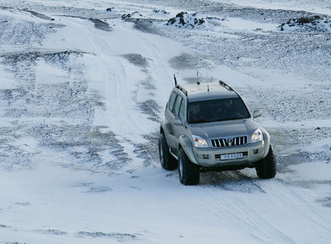 iceland highlands superjeep on glacier rth