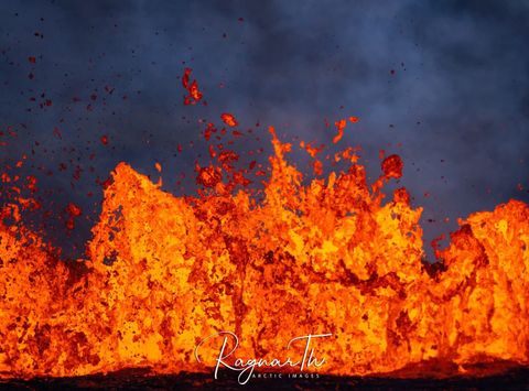 iceland meradalir lava fountain 03aug22 rth sigurdsson