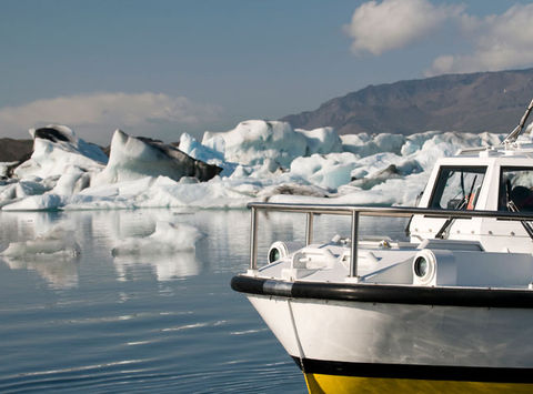 iceland south east jokulsarlon boat is