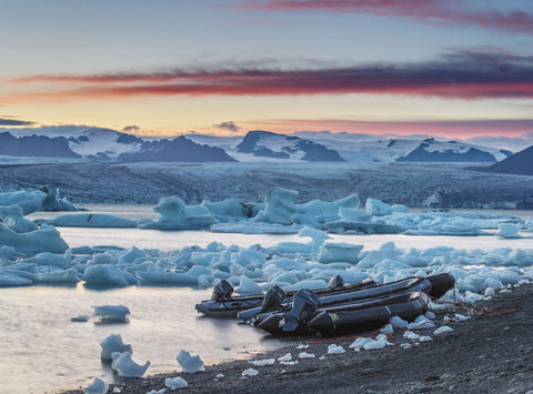 iceland-south-east-jokulsarlon-zodiacs-rth.jpg