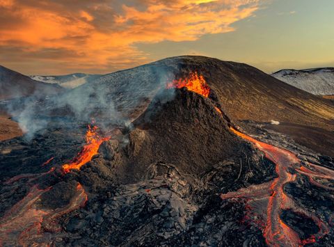 iceland volcanic eruption at fagradalsfjall reykjanes peninsula mar21 rth