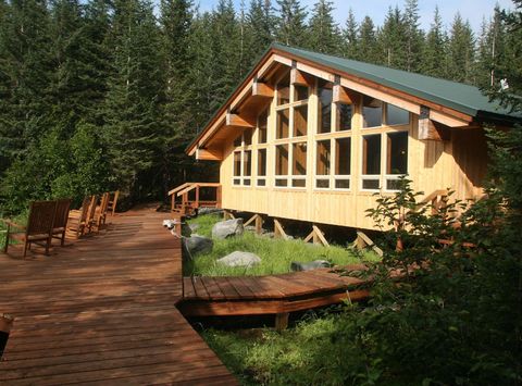 kenai fjords glacier lodge exterior